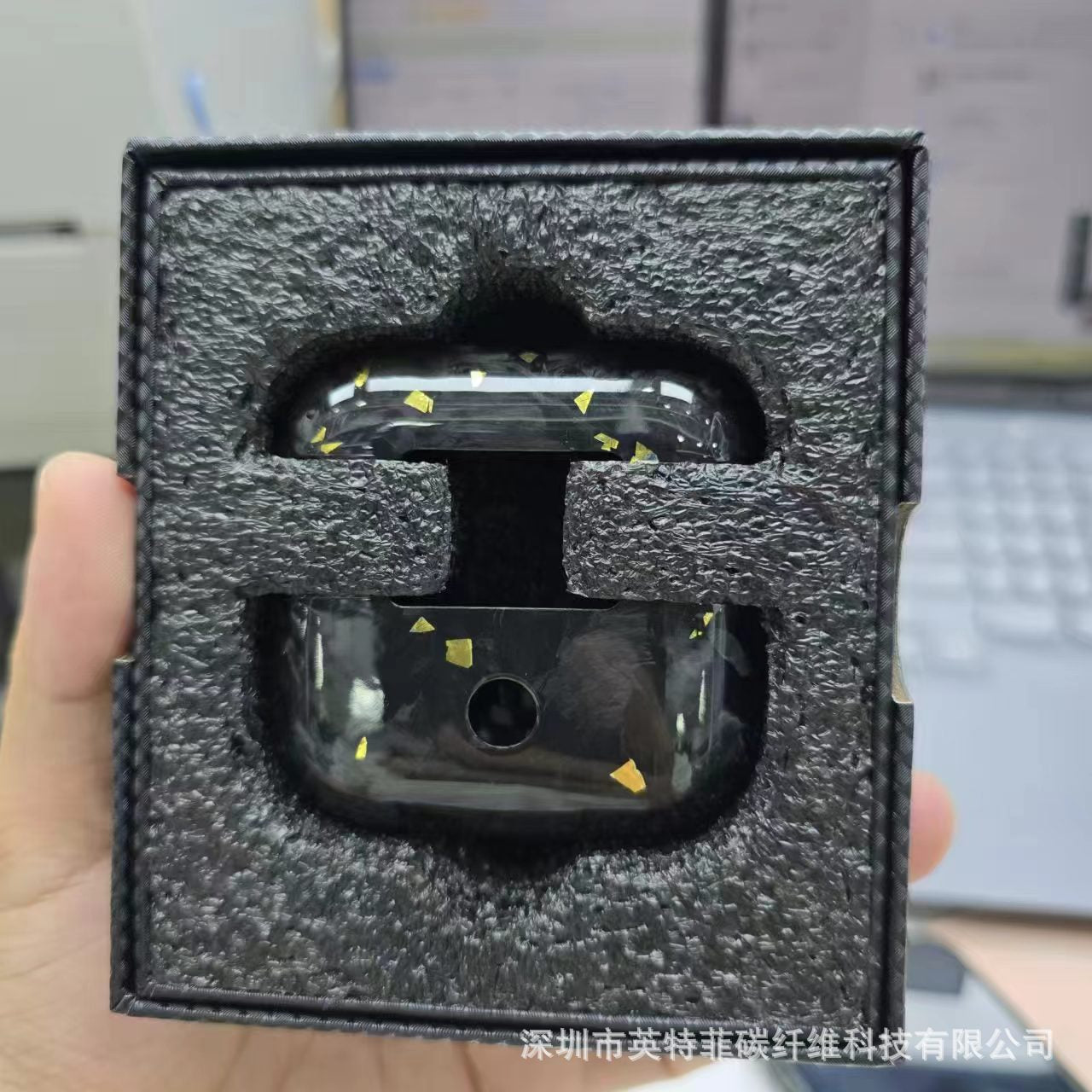 RAVE CARBON AIRPOD CASE